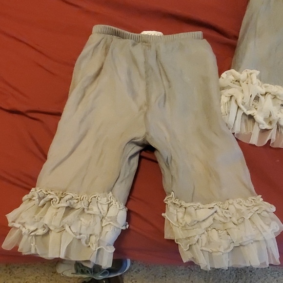 2 piece Isobella & Chloe set 18 mo - Picture 2 of 5